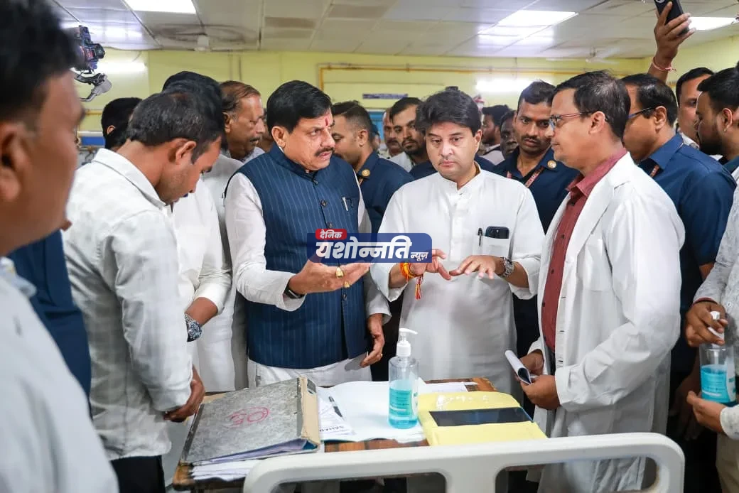 घायलों से मिलने अस्पताल पहुंचे सीएम डॉ. मोहन यादव और ज्योतिरादित्य सिंधिया, दोषियों पर होगी कठोर कार्रवाई