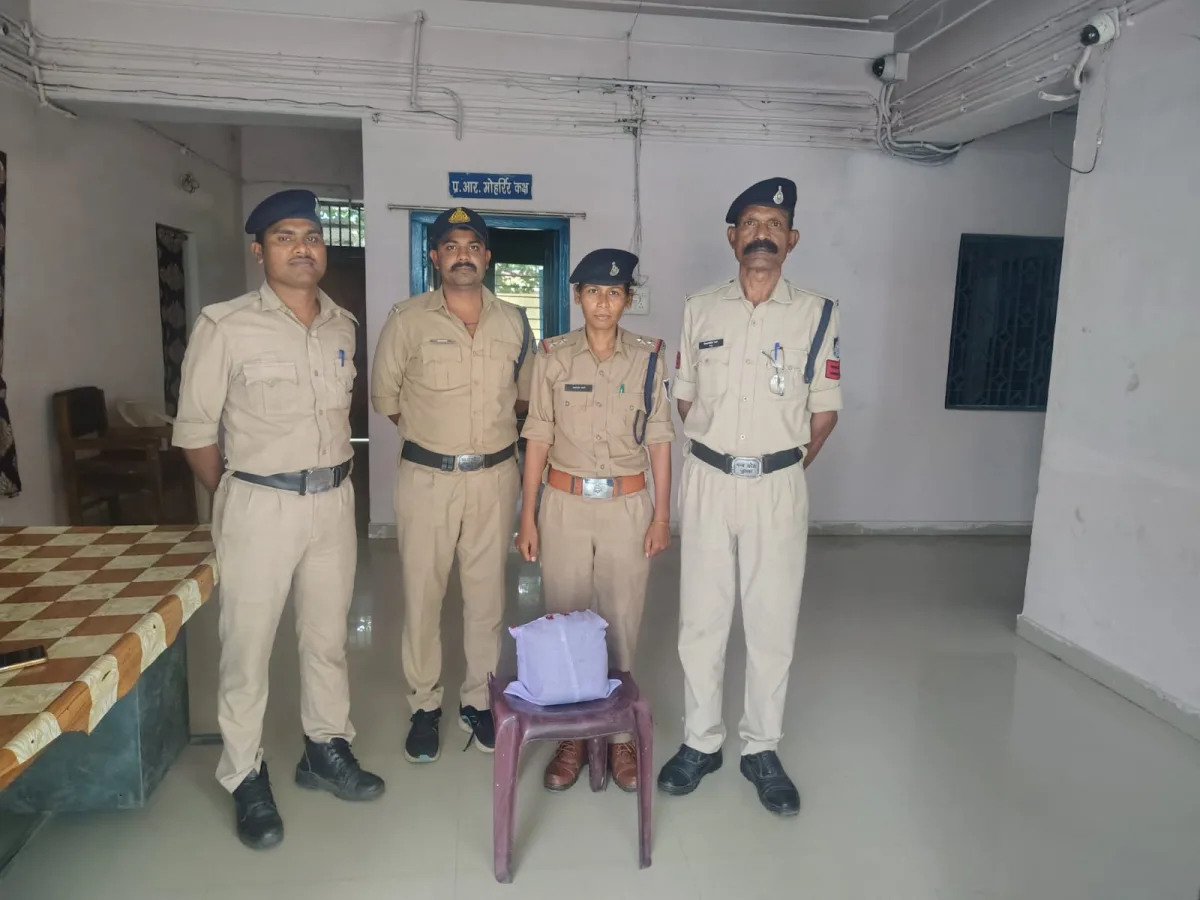 पुड़िया बनाकर बेचता था गांजा, 1.2 किलो गांजे के साथ गिरफ्तार