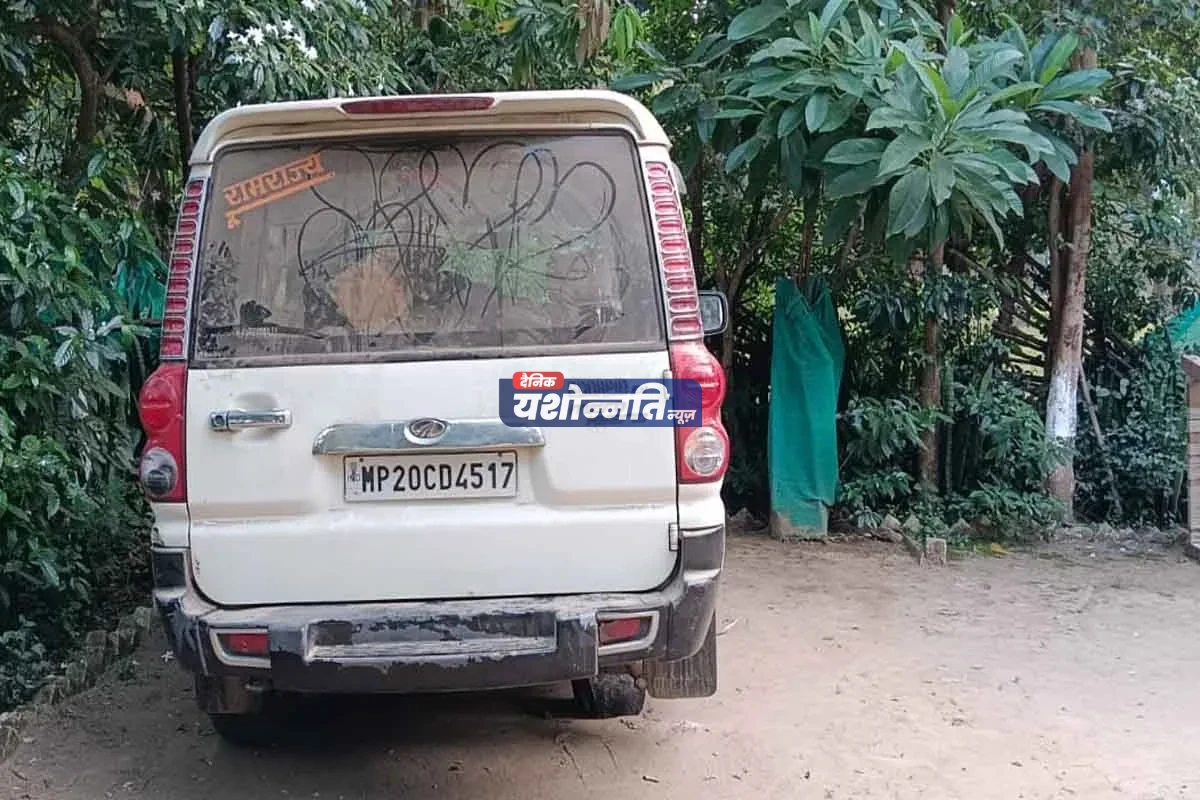 अवैध लकड़ी से भरी स्कॉर्पियो जब्त, चालक फरार