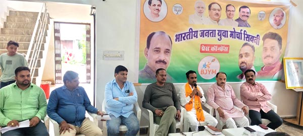 युवाओं के भविष्य को बनाएगी सीखो कमाओ योजना - युवराज सिंह राहंगडाले