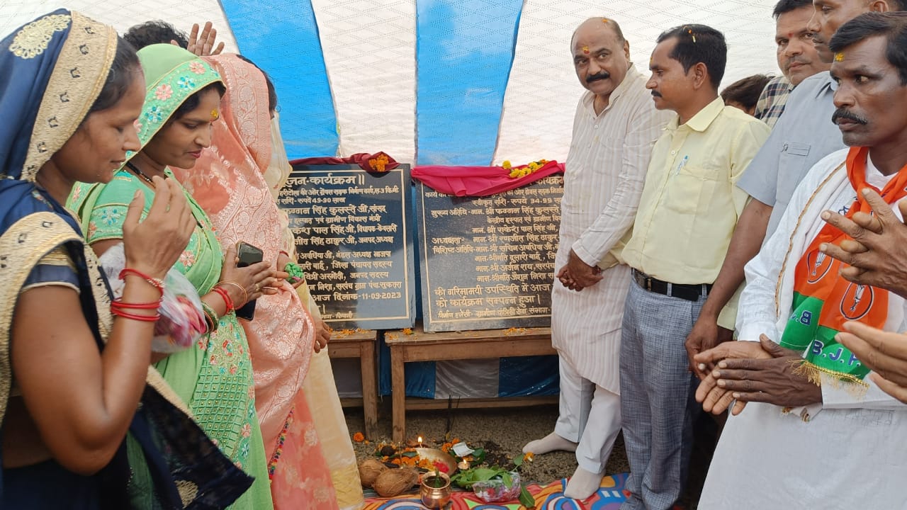 आजादी के 77 साल बाद केवलारी विधायक राकेश पाल सिंह के प्रयासों से बनने जा रहीं सड़को का किया भूमि पूजन