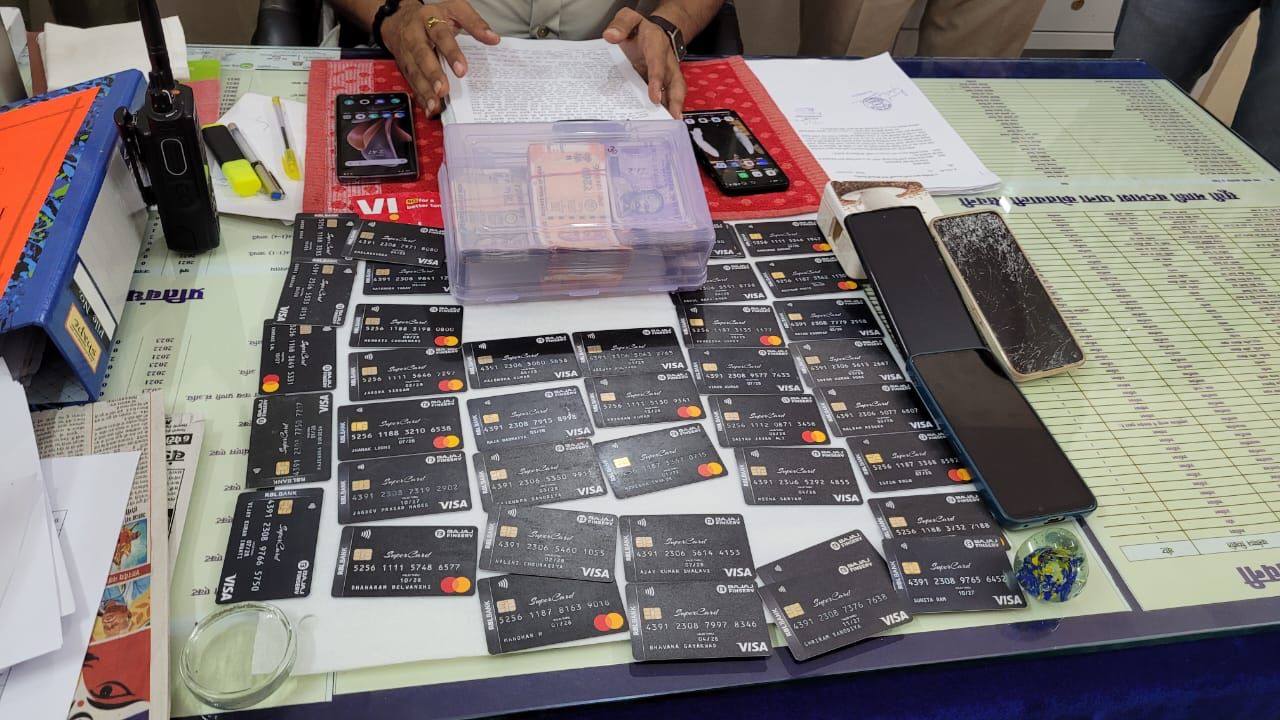 क्रेडिट कार्ड धारकों के साथ फ्राड करने वाले पहुँचे जेल