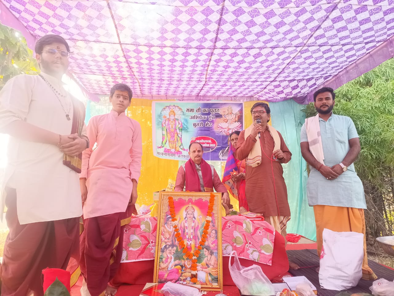 बैनगंगा के तट पर महिला मंडल ने गोपाष्टमी पर किया धार्मिक आयोजन