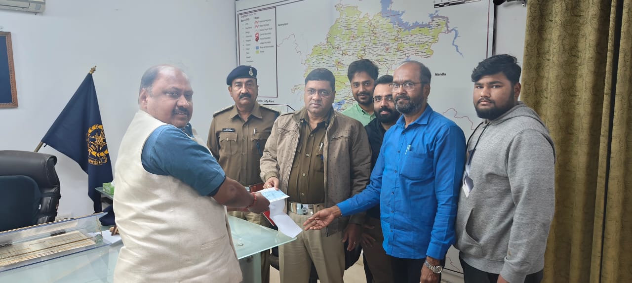 पुलिस की कार्यप्रणाली से खुश व्यापारियों ने दिया 21 हजार रूपये का पुरूस्कार