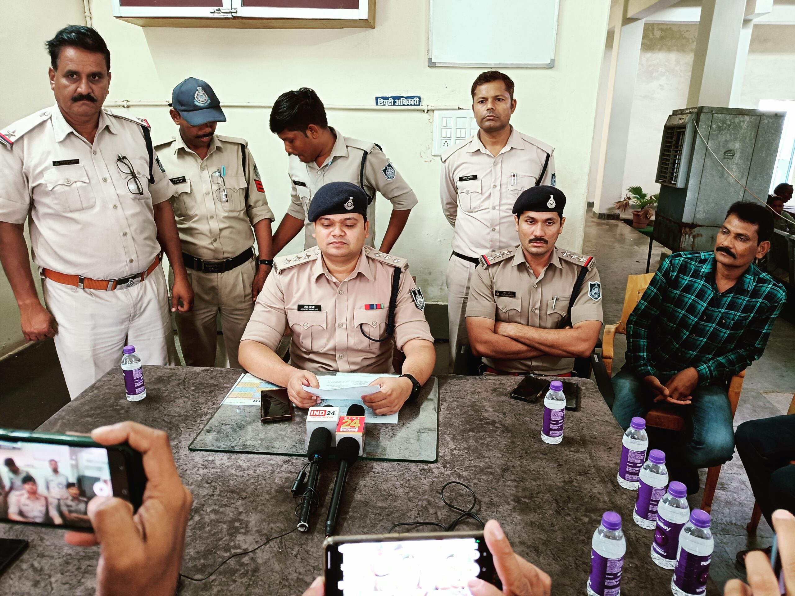 चोर के पास से चोरी की मोटर सायकलों का मिला जखीरा
