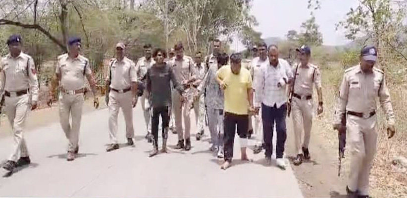 मंदिर में गो मांस फेंकने से जावरा में आक्रोश, पुलिस ने चार आरोपियों को किया गिरफ्तार, निकाला जुलूस 