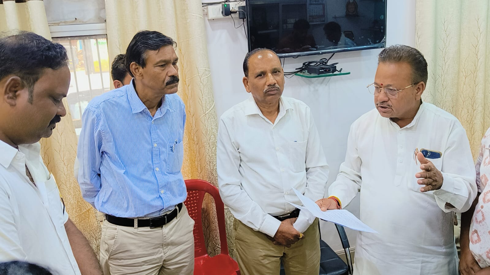 भाजपा पार्षदों ने नपा अध्यक्ष पर लगाये गंभीर भ्रष्टाचार के आरोप: जाँच दल को सौंपा ज्ञापन