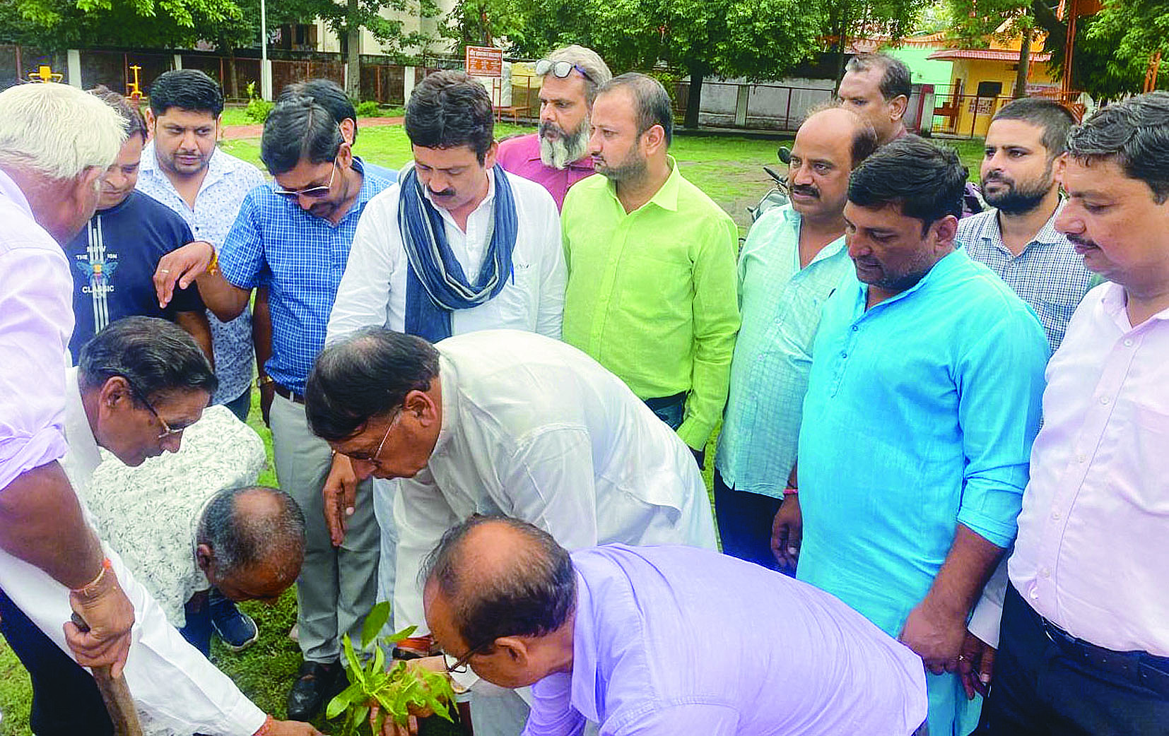 स्व. रमेश साहबानी की स्मृति में, वीर सावरकर बाल उद्यान में किया पौधारोपण
