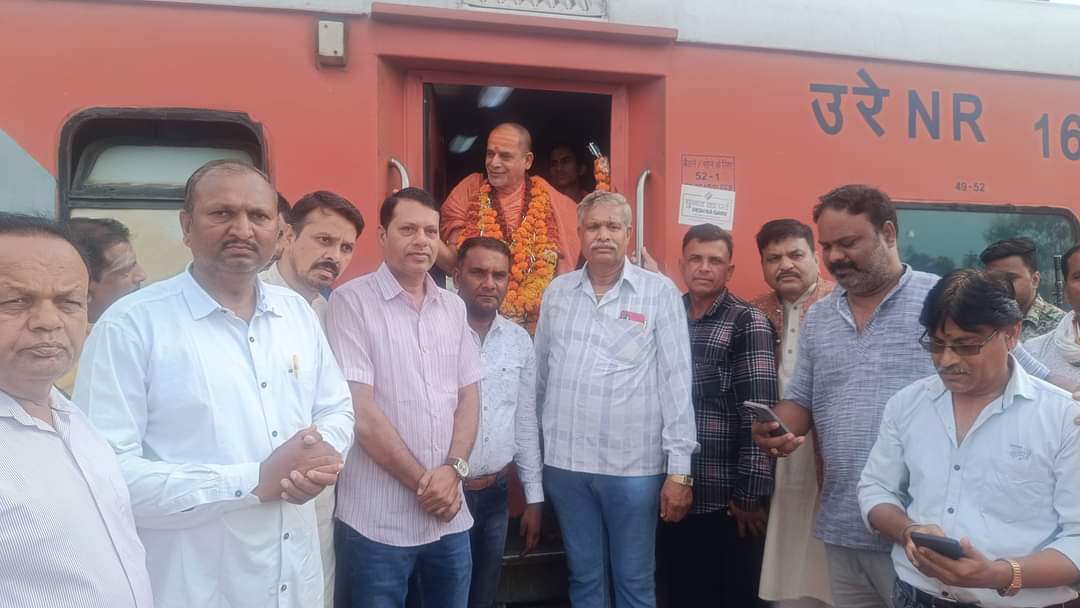ऐतिहासिक क्षण: ट्रेन से शंकराचार्य जी सिवनी से भोपाल प्रस्थान हुये रवाना