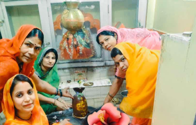 महिलाओं ने शिव मंदिर में मनाया सामुहिक रूप से सावन उत्सव
