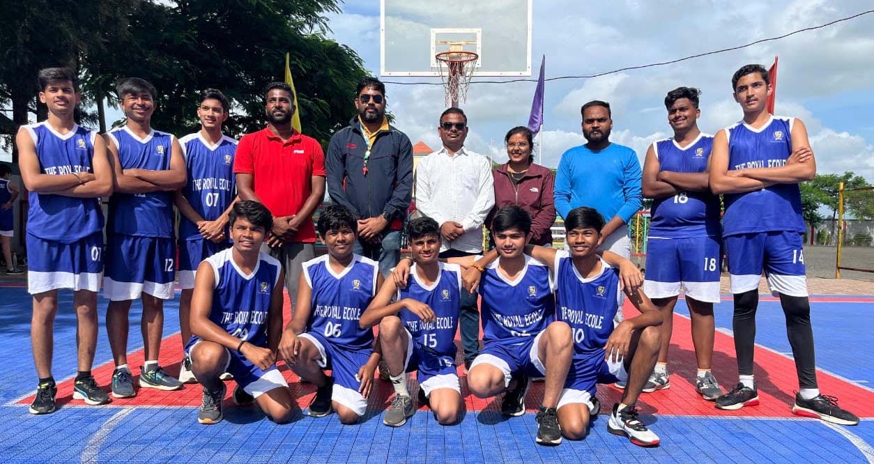 एस जी एफ आई प्रतियोगिता में राँयल इकोले के नौ छात्रों का संभाग के लिये चयन - प्रबंधन ने दी बधाई
