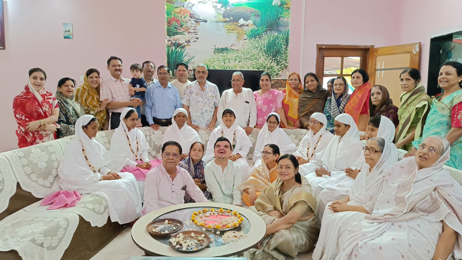 धूम-धाम से निकली दीक्षार्थियों की निकली शोभायात्रा
