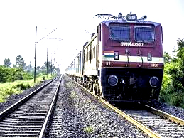 अंग्रेज सोचते कि रेलें चलाने से फायदा होगा या नुकसान तो देश में रेलों का नेटवर्क नहीं फैलता 