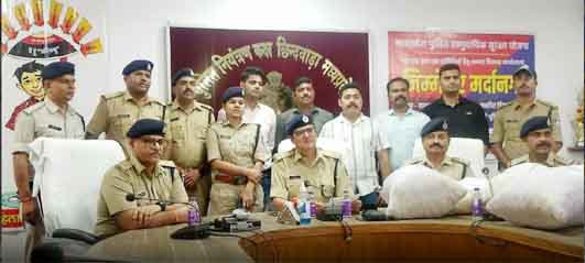 आपरेशन (प्रहार) भारी मात्रा मे अवैध शराब के साथ तस्कर गिरफ्तार