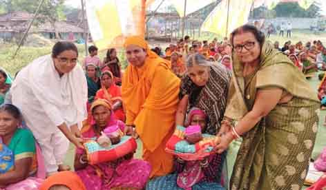 आदिवासी, गरीब, जरूरतमंदों को वस्त्र, कम्बल, राशन, मिठाई  भेंट की