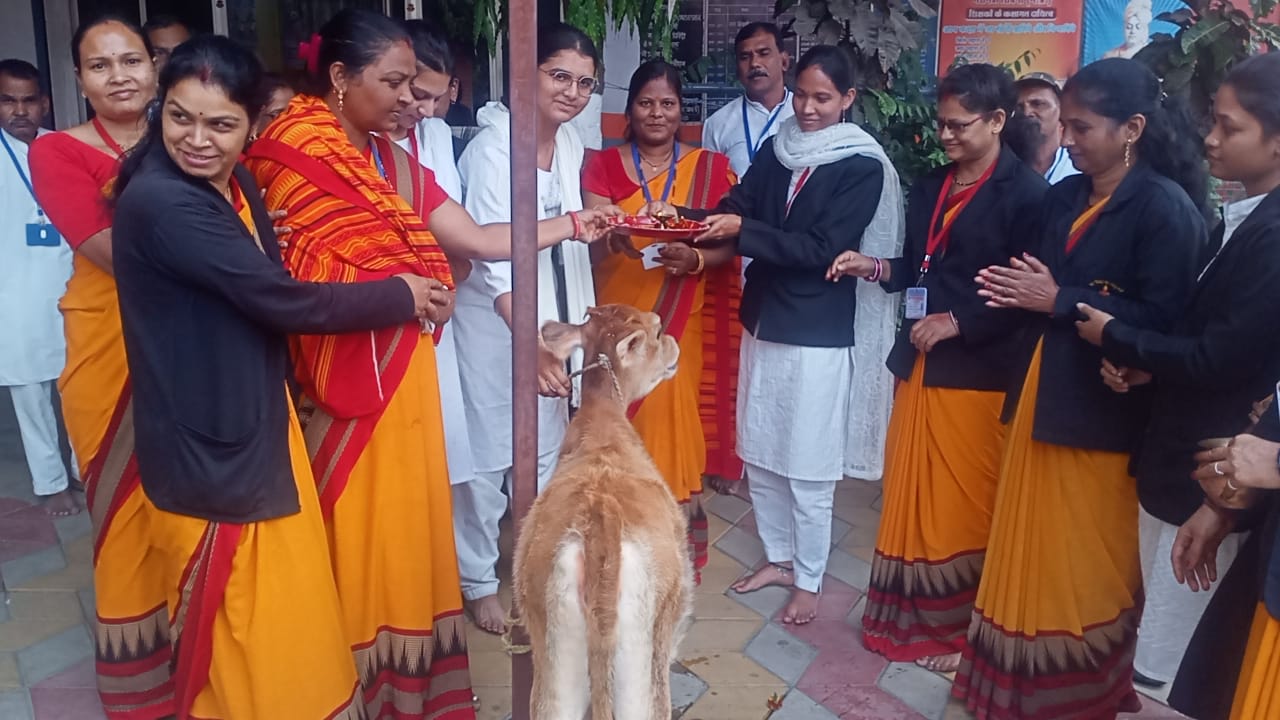 अभिभावक सम्मेलन एवं गोपाष्टमी पर्व धूमधाम से संपन्न