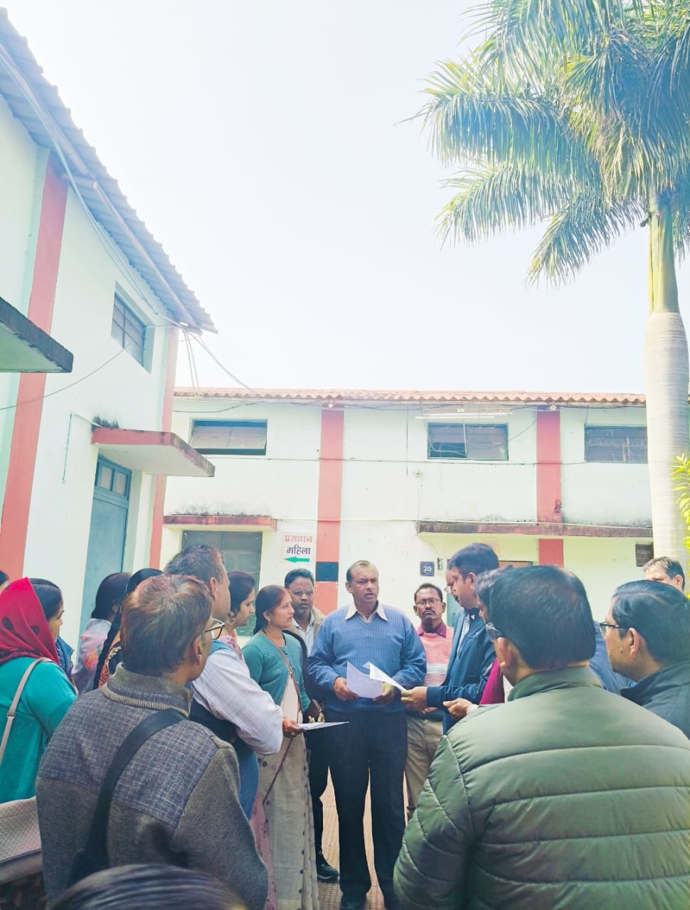 आजाद अध्यापक संघ ने अपनी मांगो को लेकर सौंपा ज्ञापन