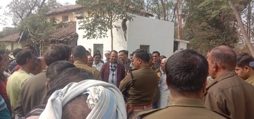 नल जल सप्लाई बंद करने से ग्रामीण में आक्रोश