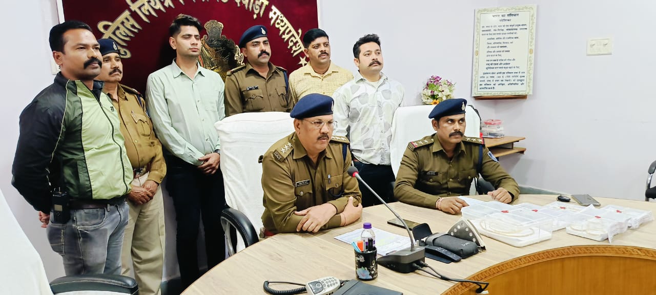 गोल्ड लोन कंपनी के गोल्ड इंस्पेक्टर ने 21 लाख से अधिक का माल किया पार