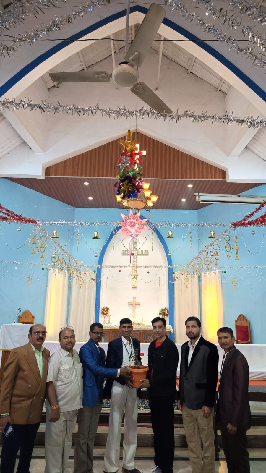 मंदिर , मस्जिद , चर्च , गुरुद्वारा में तुलसी पौधा भेट कर मनाया तुलसी पूजन दिवस