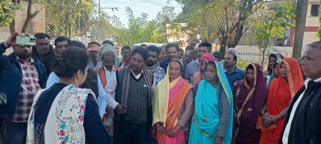 हेराफेरी कर भू माफिओं को हस्तांतरित जमीन ग्राम उपयोग के लिये सुरक्षित करने की गुहार