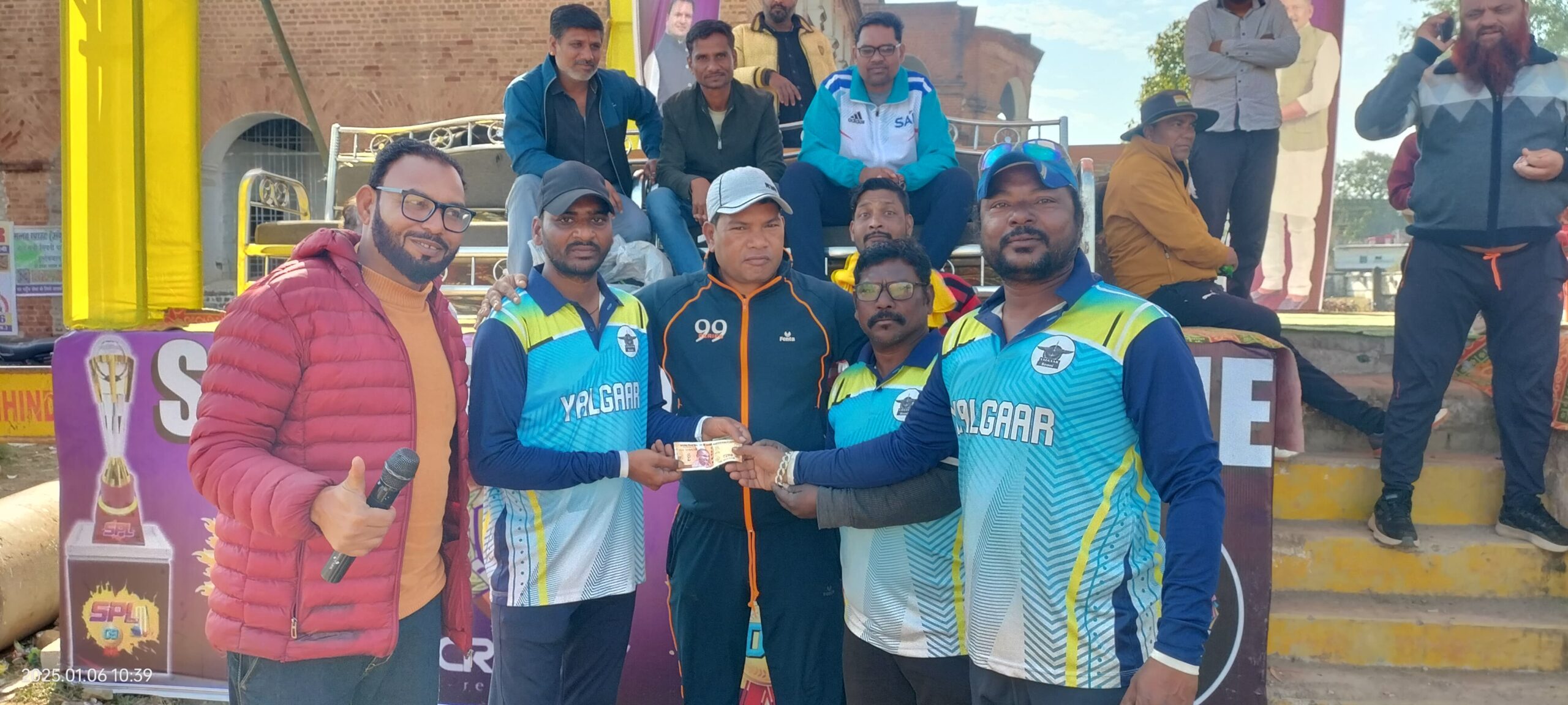 एसपीएल में आज भी 8 मैच खेले गये, ओपन वर्ग के 4 और वेटरन वर्ग के 4 मैच हुए, सुबह का