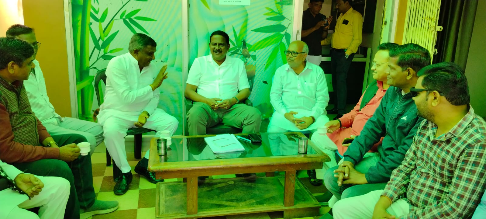 विधायक दिनेश राय मुनमुन ने आम जनता की समस्याएँ सुनी एवं निराकरण के दिये निर्देश