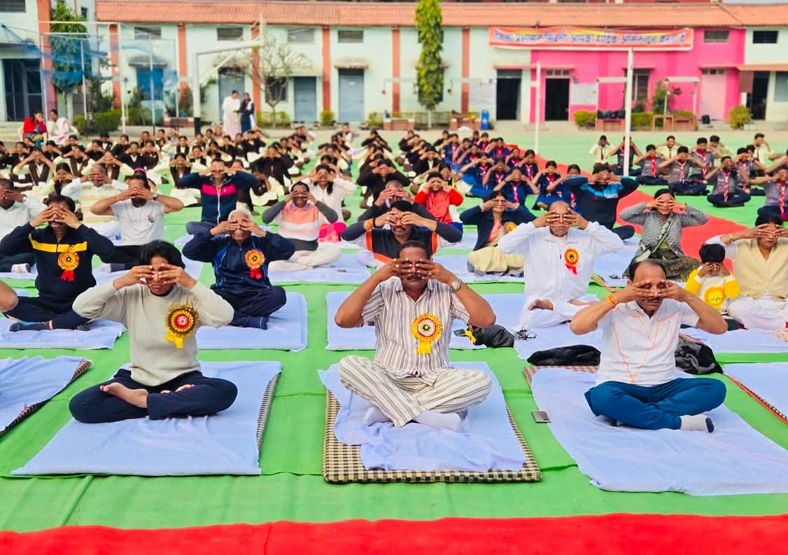 युवा दिवस पर सामूहिक सूर्यनमस्कार का कार्यक्रम संपन्न