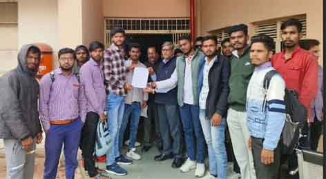 राष्ट्रीय स्तर के खेल से वंचित पहलवानों ने छात्र नेता के नेतृत्व में कुलगुरू को सौंपा ज्ञापन