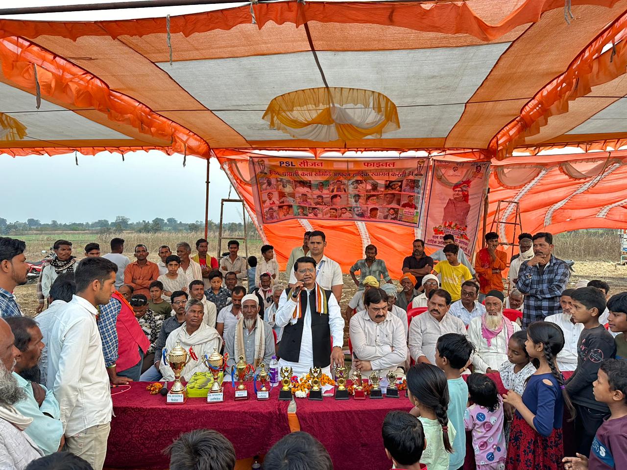 केवलारी विधायक ने क्रिकेट मैच के समापन में उपस्थित होकर पुरूस्कार वितरित किये