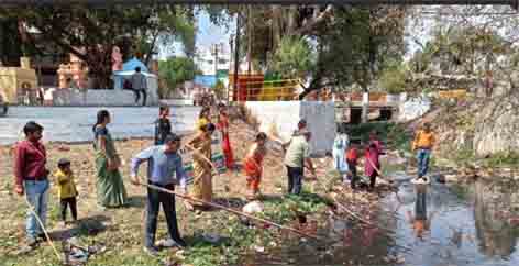 विश्व जल दिवस पर जन अभियान परिषद ने किया पातालेश्वर मंदिर स्थित कुंड एवं नाले की साफ सफाई