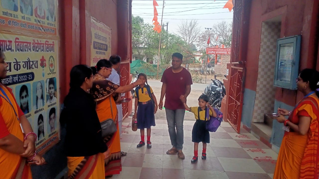 वैदिक विधि विधान से नवीन शैक्षणिक सत्र का भव्य शुभारंभ