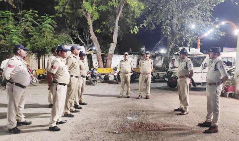 रात्रि काम्बिंग गश्त के दौरान कुल 113 वारंटियों को किया गिरफ्तार 