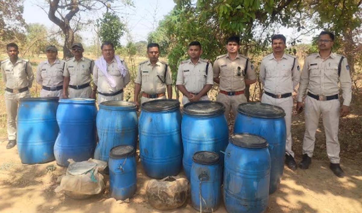 आबकारी विभाग की अवैध शराब के अड्डों पर कार्यवाही