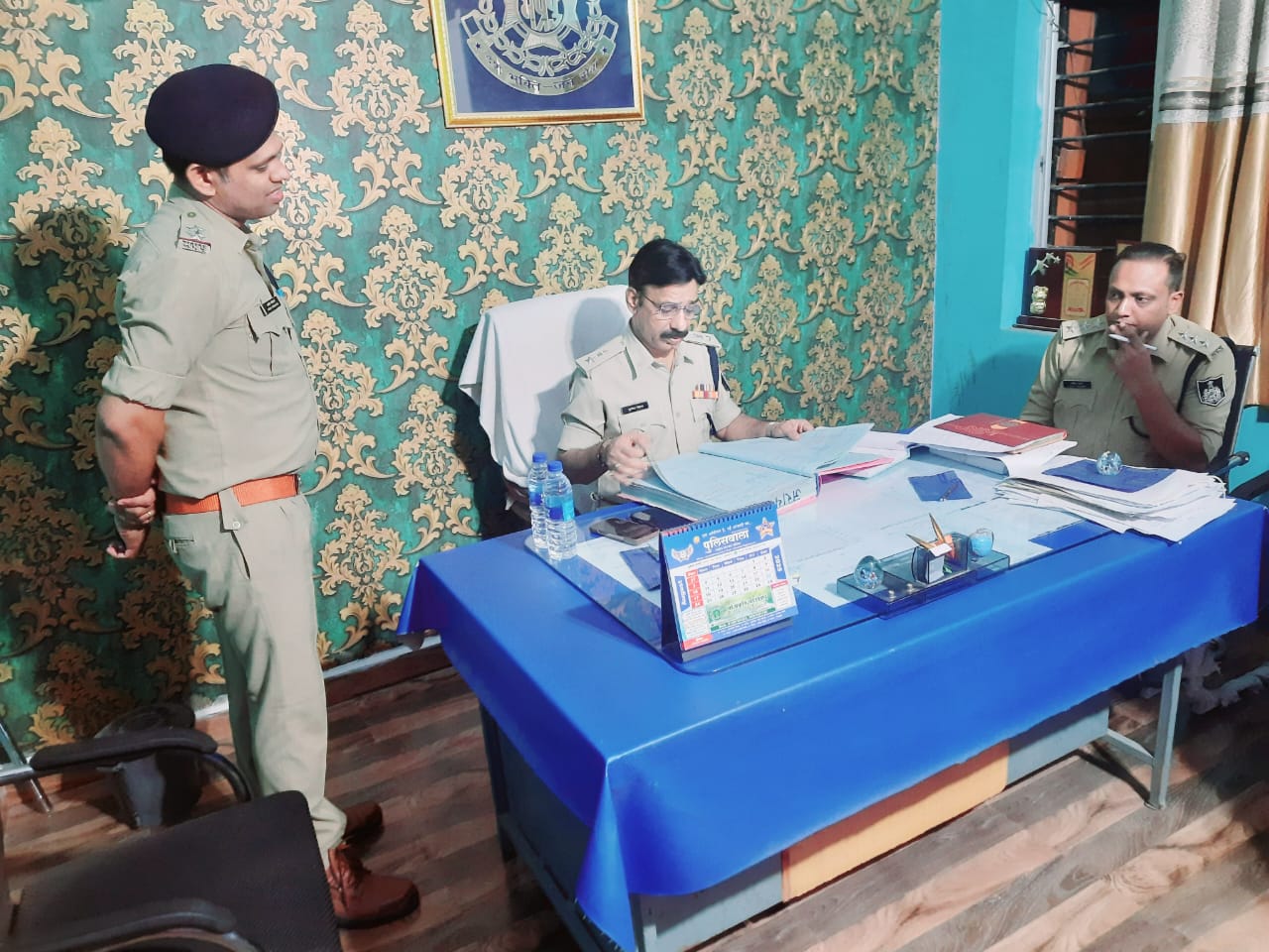 "रात के अंधेरे में उजाले की पहल – पुलिस अधिकारियों ने थानों में भरी नई ऊर्जा"