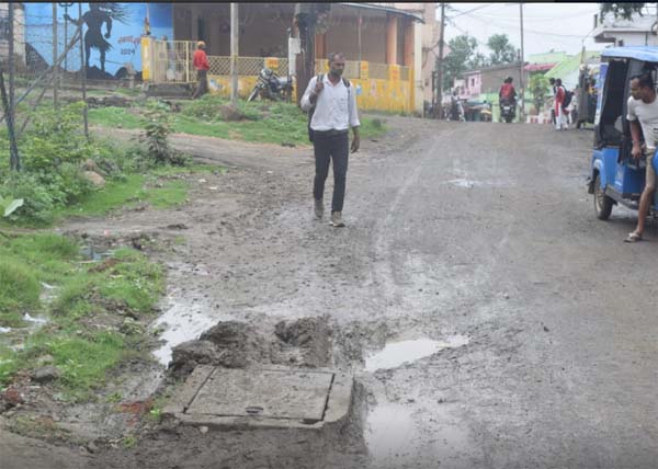 निगम अधिकारियों और ठेकेदार की साठगांठ उजागर