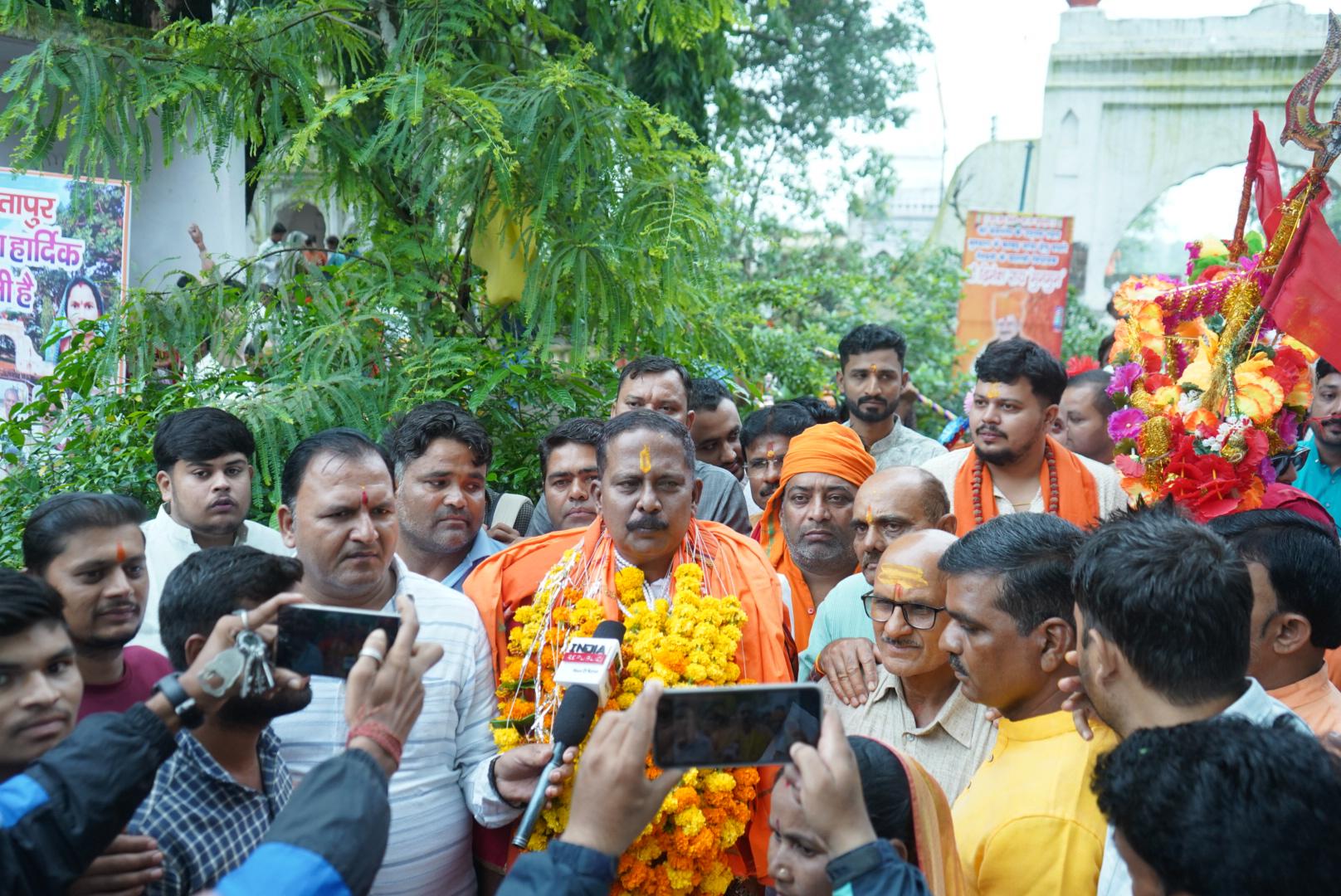बम-बम भोले के जयघोष के साथ मुंडारा धाम से आरंभ हुई कांवड़ यात्रा