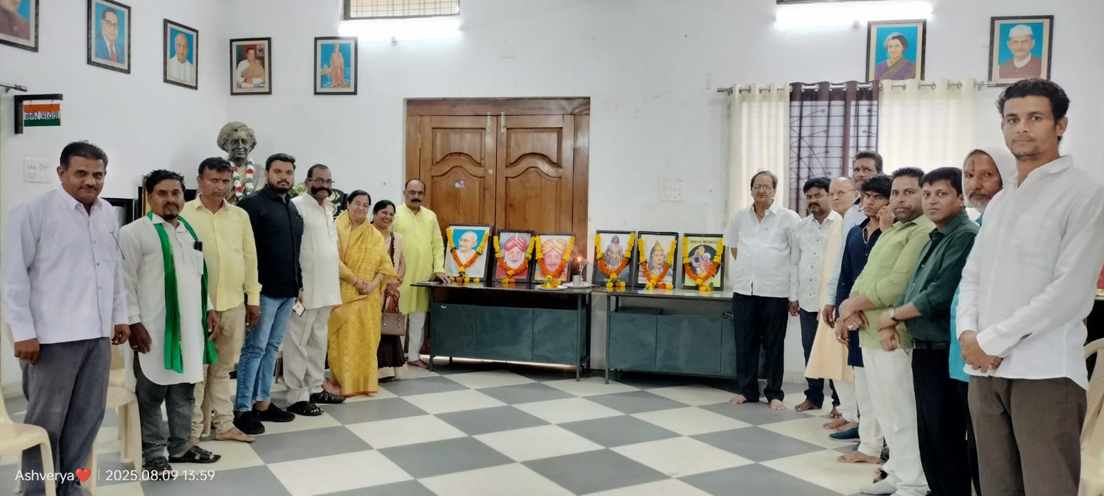 कांग्रेस कार्यालय में भारत छोड़ो आंदोलन दिवस एवं विश्व आदिवासी दिवस का हुआ आयोजन