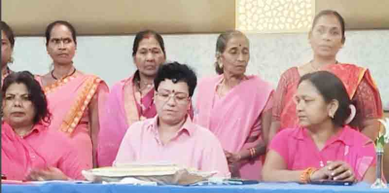 वरना आत्मदाह करेंगी कमांडर पूर्णिमा, अवैध आहते बंद करो:गुलाबी गैंग की चेतावनी
