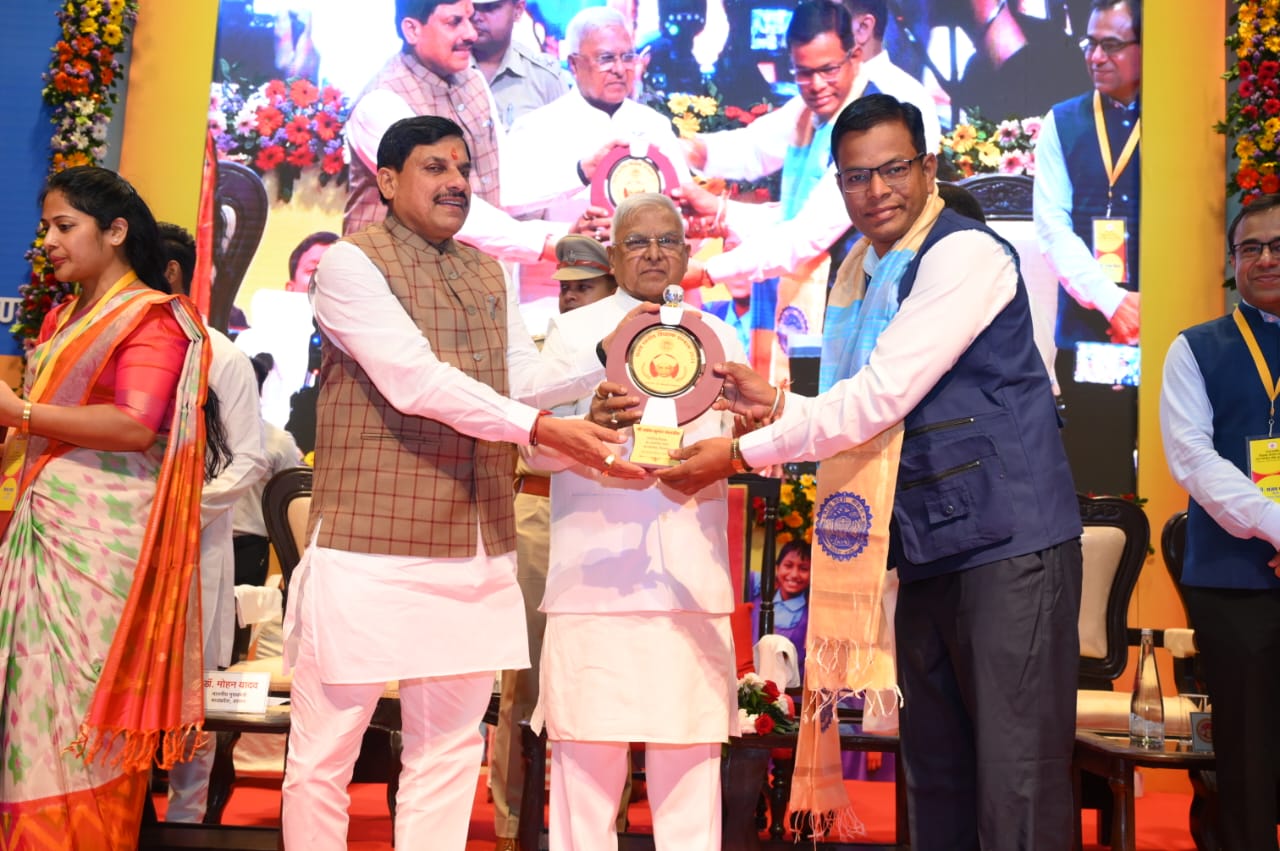 शिक्षक दिवस 2025: ग्रामीण शाला से राज्यपाल पुरस्कार तक – शिक्षक राकेश कुमार मालवीय की प्रेरक यात्रा