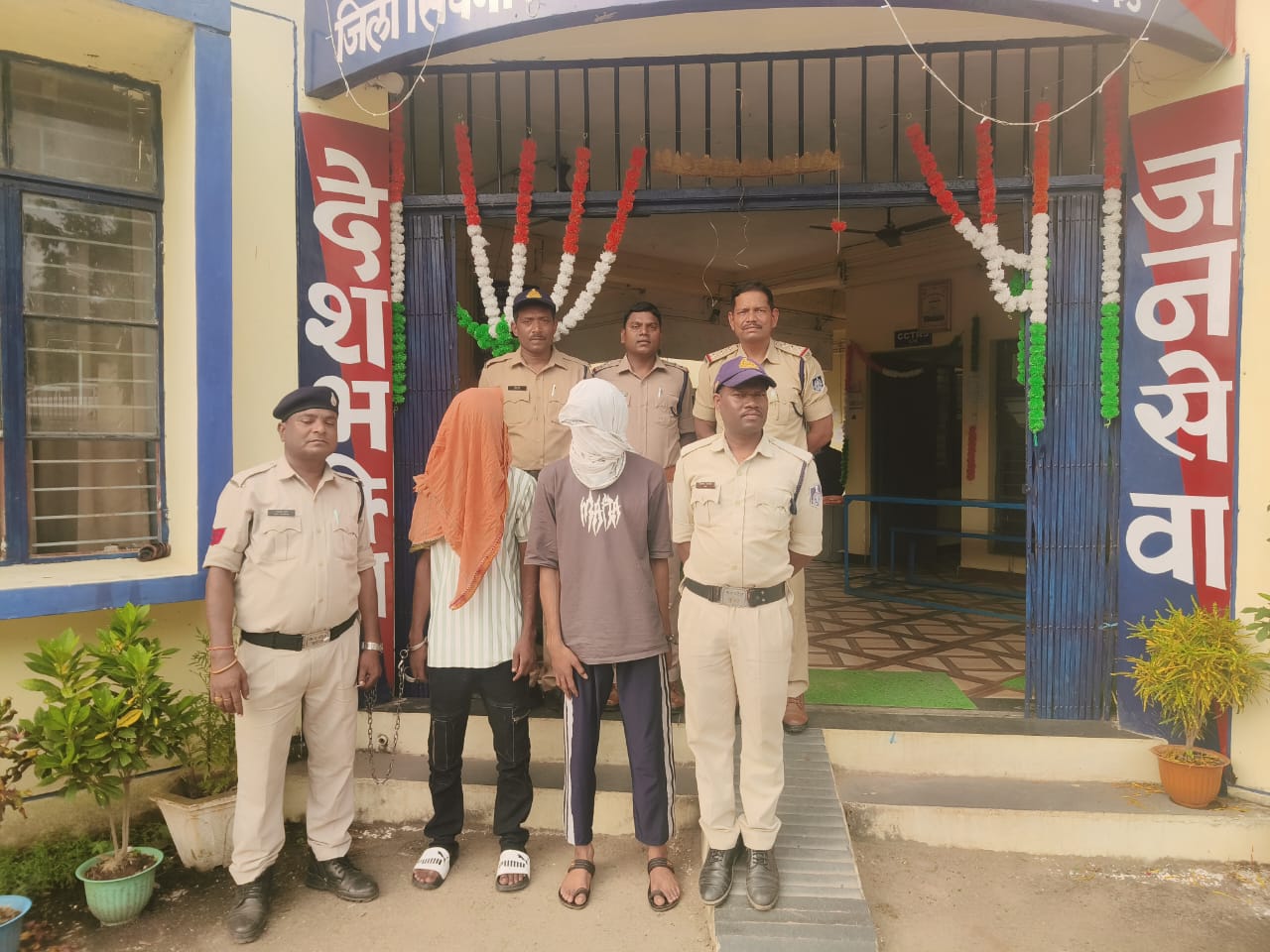 पुलिस का बड़ा खुलासा : तीन शातिर नकबजन गिरफ्तार, सोने-चांदी के गहने और नकदी बरामद