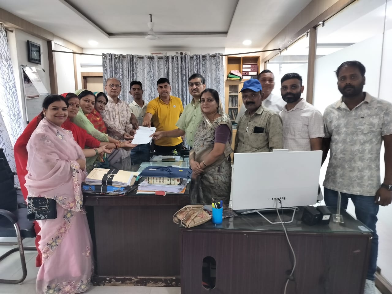 छपारा नगर परिषद में नया बवाल, स्थानांतरित सीएमओ श्याम गोपाल भारती की वापसी की मांग