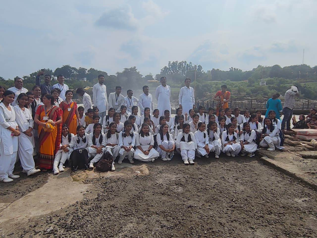 सरस्वती शिशु उच्चतर माध्यमिक विद्यालय भैरोगंज का एक दिवसीय शैक्षणिक भ्रमण सानंद संपन्न