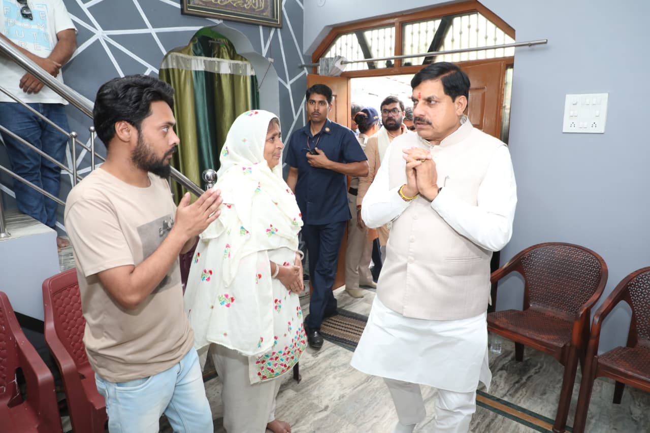 छिंदवाड़ा कफ सिरप प्रकरण : मुख्यमंत्री डॉ. यादव ने सभी दोषियों के खिलाफ कठोर कार्रवाई का दिया निर्देश