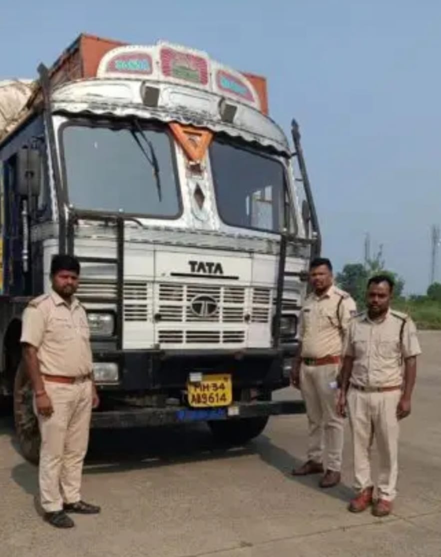 कुरई में मंडी बोर्ड उड़नदस्ता की बड़ी कार्रवाई, दो ट्रक गेहूं के साथ पकड़े