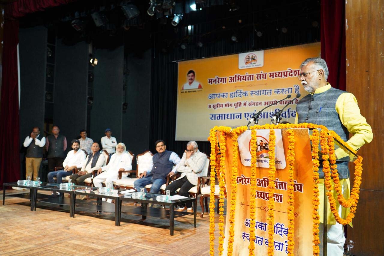 मंत्री प्रह्लाद सिंह पटेल की पहल पर मनरेगा अभियंता संघ की हड़ताल समाप्त