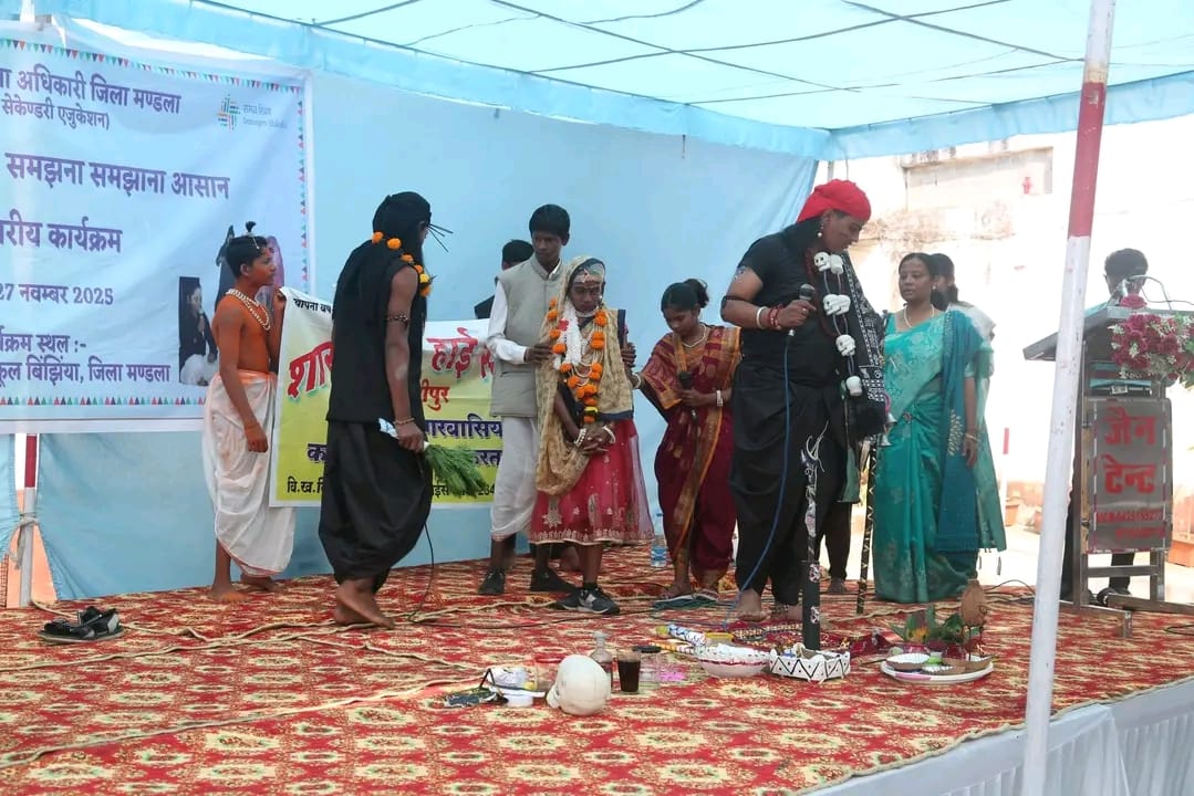 जादू नहीं विज्ञान है” - कलेक्टर ने खोले अंधविश्वास के मुखौटे, बच्चों को दी तार्किक सोच की सीख