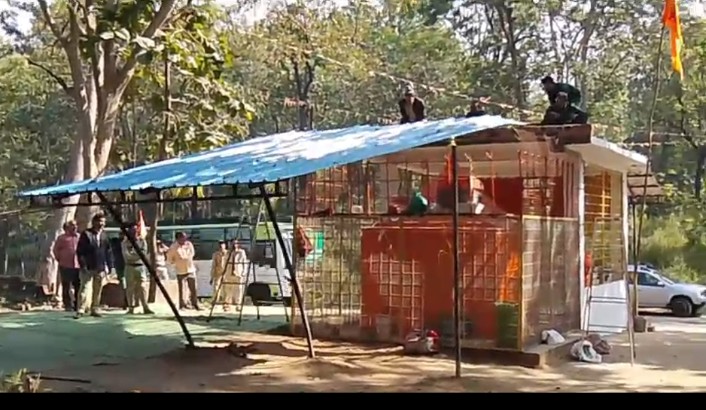 मंदिर विवाद: तीन अधिकारियों पर निलंबन प्रस्तावित, तीन कर्मचारी हटाए गए और 16 लोगों पर FIR दर्ज