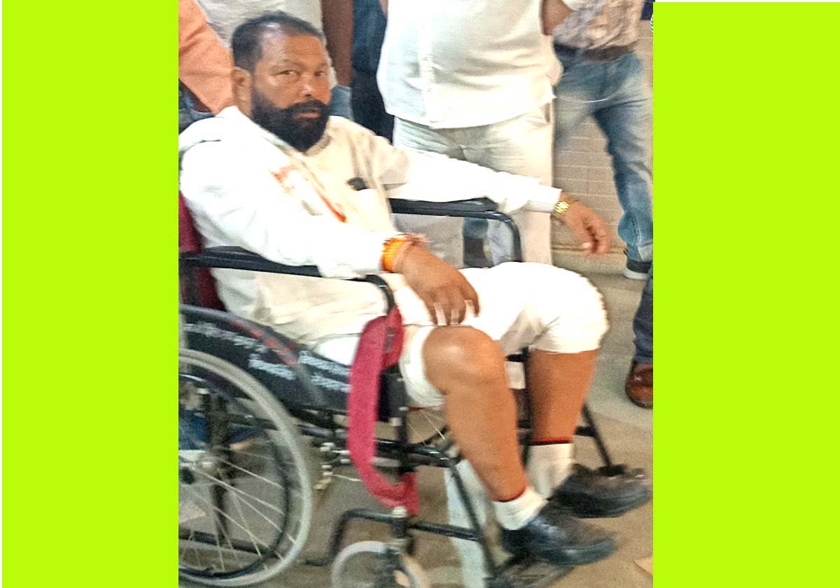 मुख्यमंत्री को ज्ञापन सौंपने जा रहे कांग्रेसियों की पुलिस से हुई झड़प, जिला कांग्रेस अध्यक्ष नरेश मरावी घायल