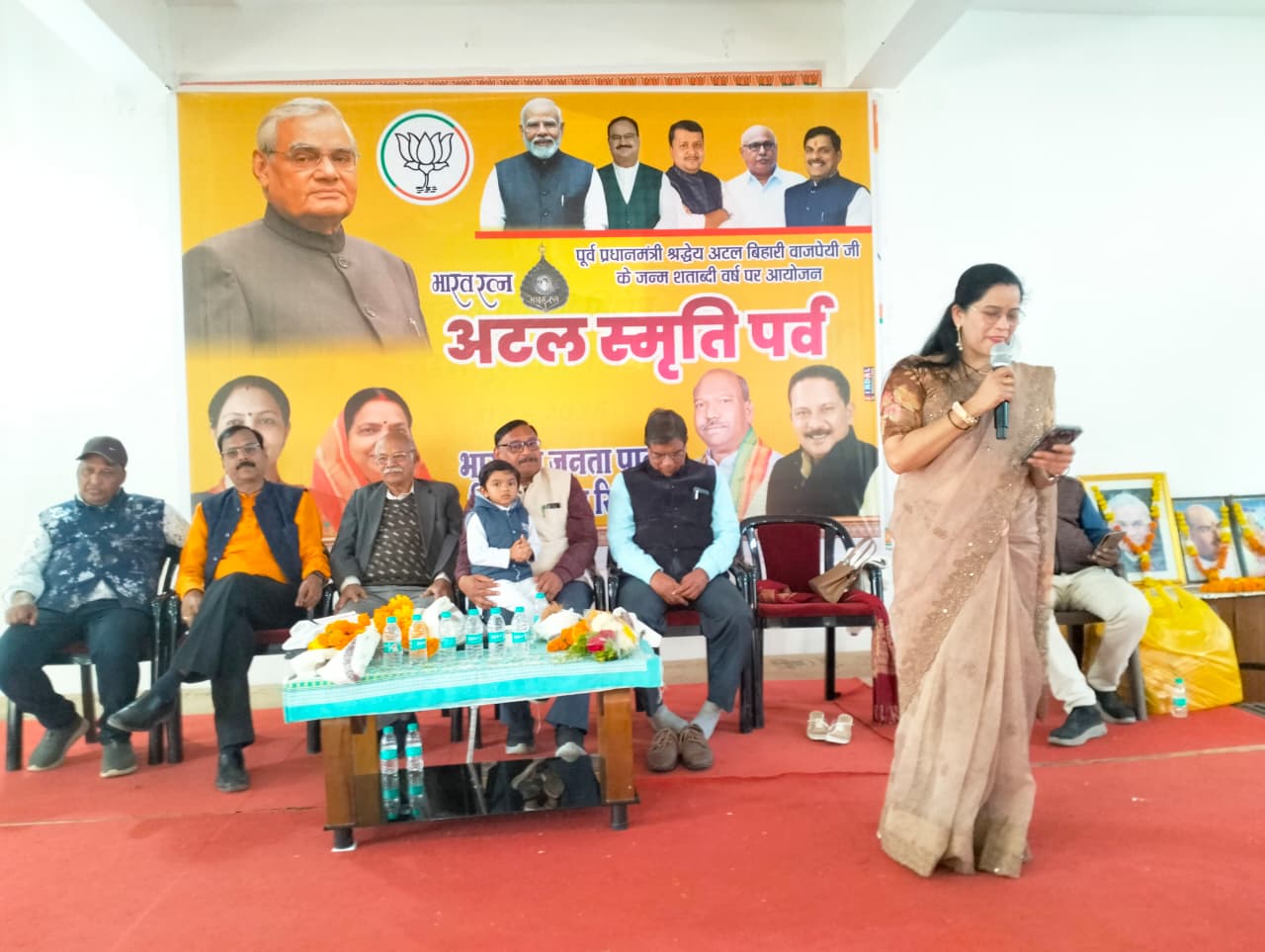 भाजपा कार्यालय में अटल जी जयंती पर कवि सम्मेलन संपन्न